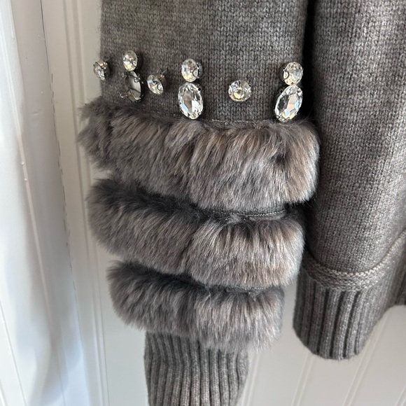 Cliche Gray Sweater with Fur and Rhinestone Details Size small - Picture 3 of 6
